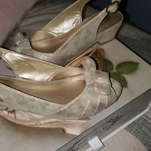 Claire Wedge in Gold - Girls Size 4Y